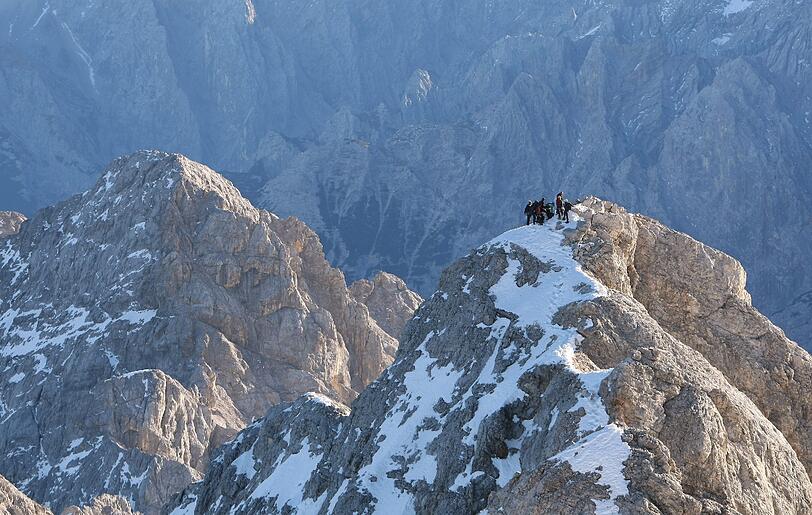 Auch im Sommer gibt es Schnee auf der Zugspitze.