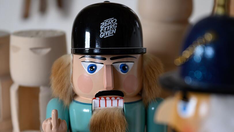 Echt erzgebirgischer Nussknacker vs. Importmodell. Das Kunsthandwerk im Erzgebirge setzt sich gegen Kopien aus dem Ausland zur Wehr. Auch vor Gericht.