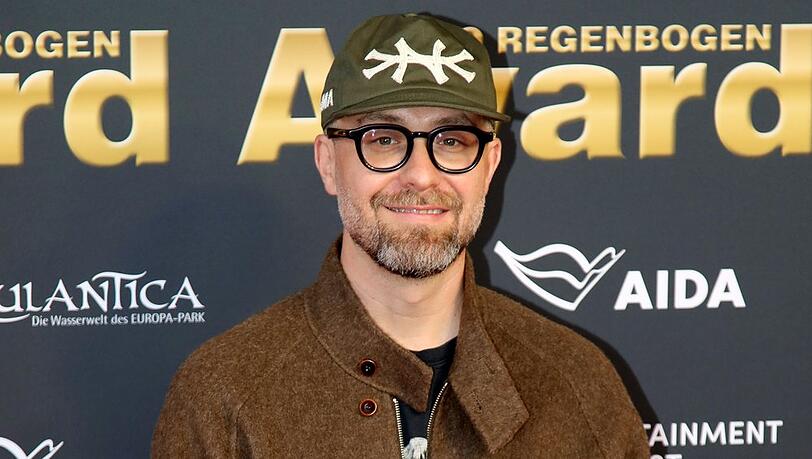 So kennt man Mark Forster normalerweise: Dunkle Brille und Kappe tief in der Stirn. So kennt man Mark Forster normalerweise: Dunkle Brille und Kappe tief in der Stirn.