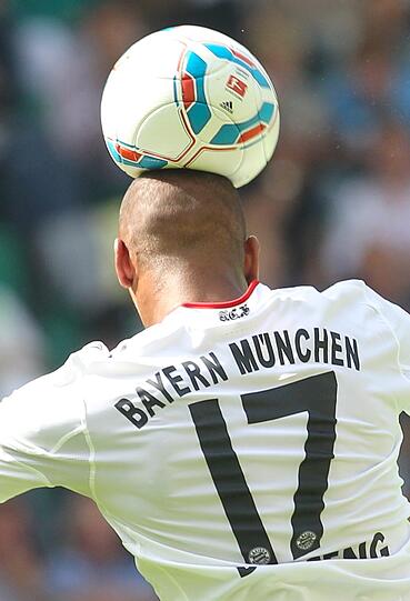 JEROME BOATENG: Sicher stehen. Das ist die zentrale Anwesiung von Heynckes. Der neue Abwehrchef musste wenige brenzlige Situationen überstehen, nahezu fehlerfrei. NOTE: 3