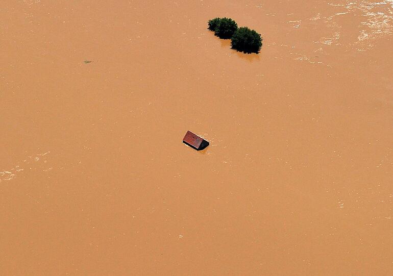Die Jahrhundert-Flut: Die bewegenden Hochwasser-Bilder.