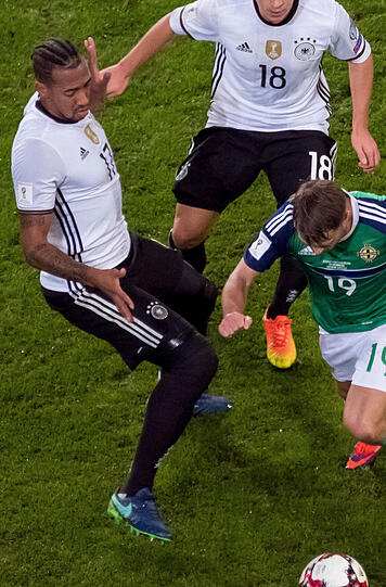 Jérôme Boateng: Note 4. Ließ sich einmal ziemlich leicht von Ward austricksen (27.), auch in anderen Situation ein bisschen zu lässig.
