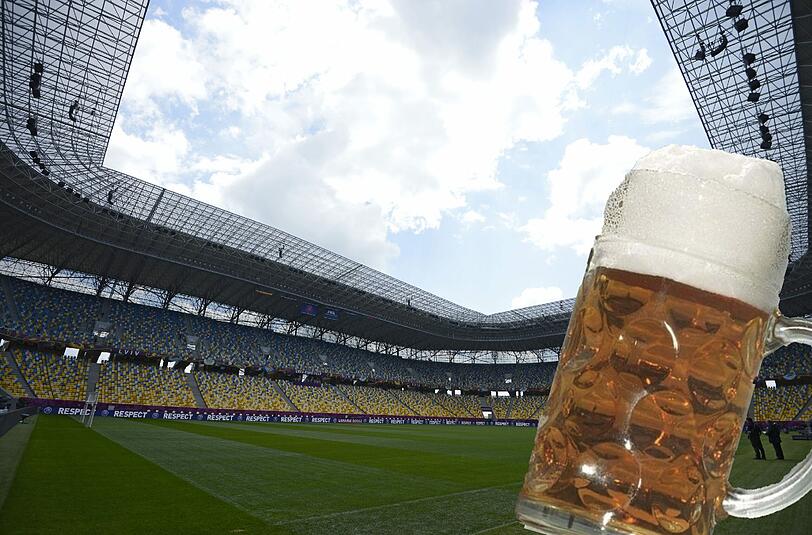Weil die deutschen Fans gerne Bier trinken, produzieren die Brauereien im ukrainischen Lwiw mehr. Am Samstag spielt die Nationalelf dort ihr Auftaktspiel gegen Portugal.