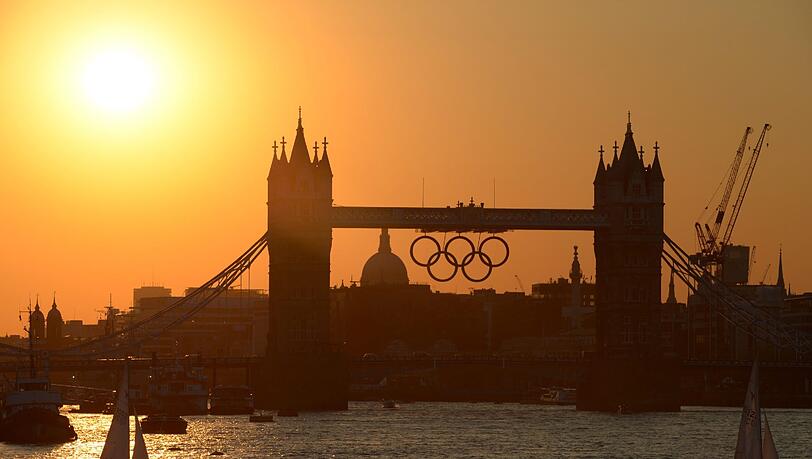 Ganz London ist im Olympia-Fieber. Selbst die Tower Bridge ist olympisch dekoriert. Ganz London ist im Olympia-Fieber. Selbst die Tower Bridge ist olympisch dekoriert.