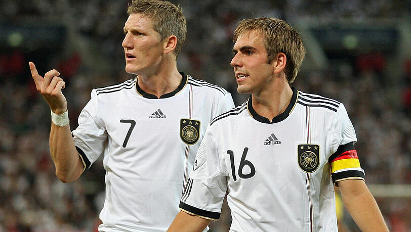 Bastian Schweinsteiger huldigt in einem Brief Philipp Lahm. Bastian Schweinsteiger huldigt in einem Brief Philipp Lahm.