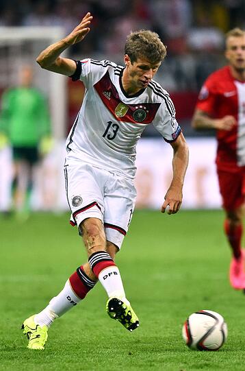 THOMAS MÜLLER 	NOTE 2
Wer braucht einen echten Mittelstürmer, wenn man einen Müller hat? Vollstreckte cool zum 1:0 (12.). Schon sein 28. Treffer im 64. Länderspiel. Stocherte fast das 3:1 rein (72.), seinen Schuss verwandelte Götze zum 3:1.