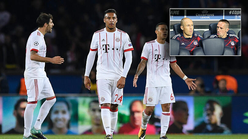 Enttäuschte Bayern-Spieler nach der Niederlage. Arjen Robben kam ert in der zweiten Hälfte, Franck Riber gar nicht zum Éinsatz.
