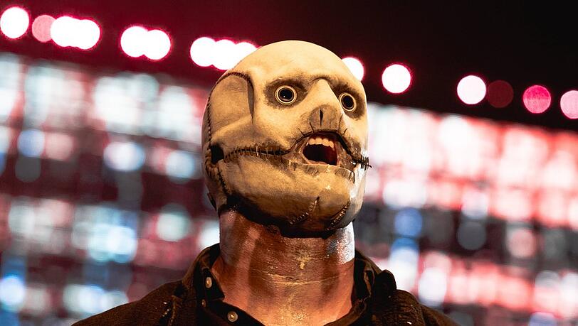 Slipknot - hier Frontmann Corey Taylor - sind für ihre gruseligen Masken-Auftritte auf der Bühne bekannt.
