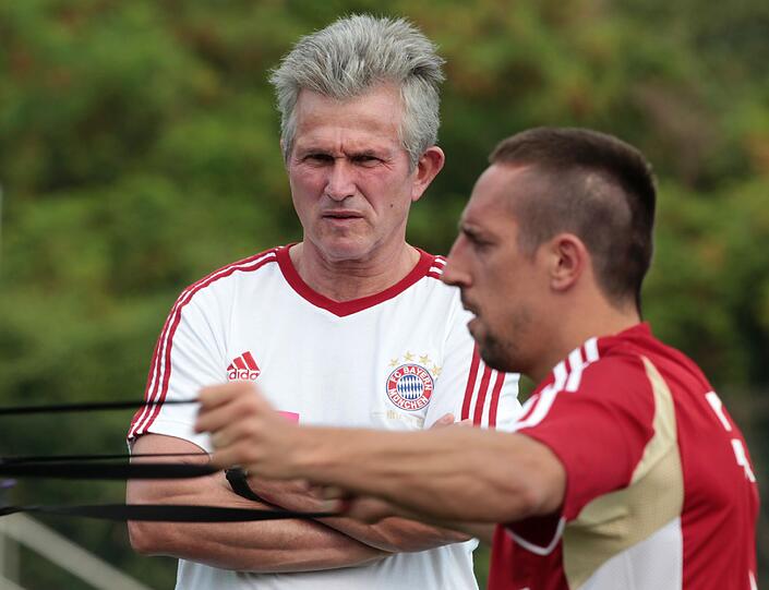 Neue Bilder aus dem Trainingslager der Bayern: Ribéry ist wieder am Ball und Neuer nimmt die Hürden