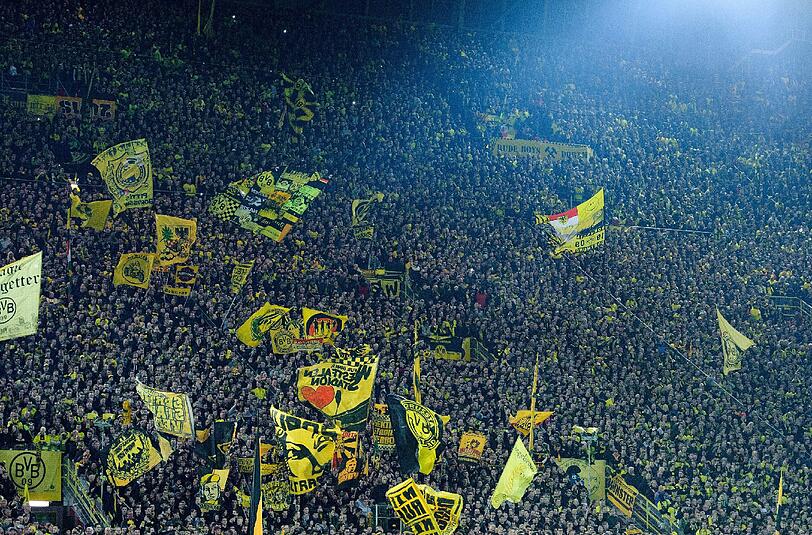 Sowohl die Dortmund- als auch die Schalke-Fans waren beim 144. Revierderby zum großen Teil friedlich.