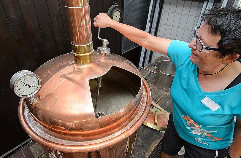 "Brauen, nur für Frauen!": Die Bilder vom speziellen Bierbrau-Seminar in Unterfranken.