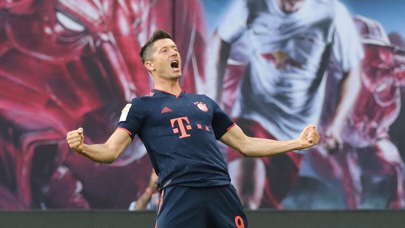 ROBERT LEWANDOWSKI - NOTE 3: Der Mann knipst und knipst und knipst. Nutze in Leipzig die erste Gelegenheit und traf nach Pass von Müller, guckte Gulacsi überlegt aus &ndash; 1:0 (3.). Sein siebter Saisontreffer im vierten Ligaspiel. Überragende Quote. Hätte früh für die Entscheidung sorgen können, vergab zwei weitere Chancen (12./15.). Sah nach einem Ellbogenschlag, um sich Halstenberg vom Leib zu halten, Gelb.