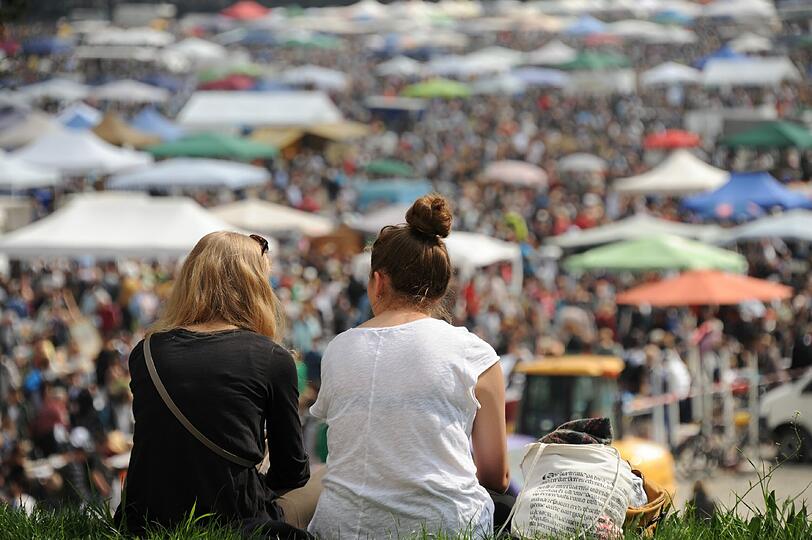 Besucheransturm auf Bayerns größtem Flohmarkt.