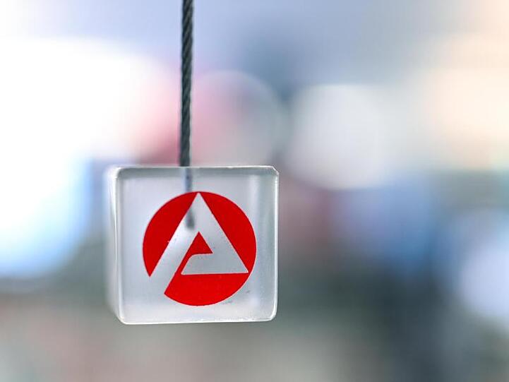 Die Bundesagentur für Arbeit stellt die neuen Juni-Arbeitslosenzahlen vor.