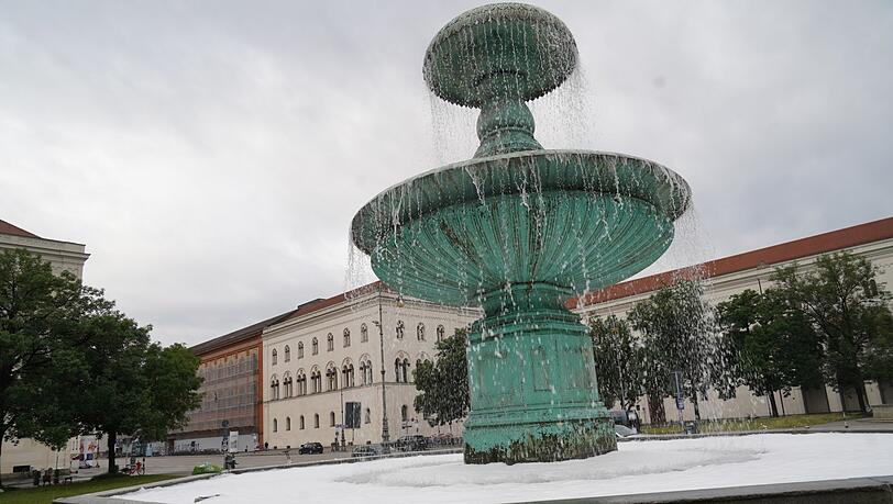 Der Brunnen vor der LMU.