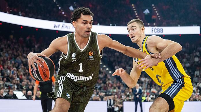 Der Ex-Berliner Oscar da Silva im Duell mit Albas Ziga Samar