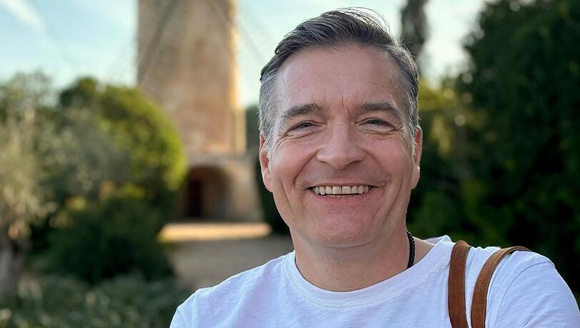 Patrick Linke, die Stimme von "Let's Dance", wagt sich bei "Alles was zählt" ins Rampenlicht.