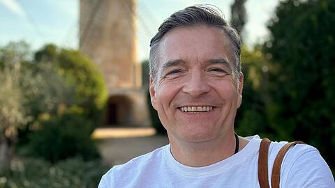 Patrick Linke, die Stimme von "Let's Dance", wagt sich bei "Alles was zählt" ins Rampenlicht.