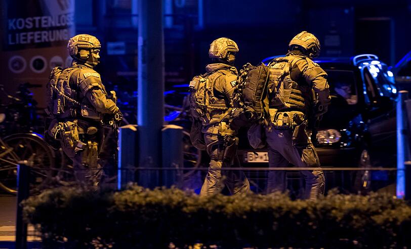 Schreckensszenario Terroranschlag - die Münchner Polizei probt den Ernstfall in einer mehrstündigen Übung am Hauptbahnhof - die Bilder.