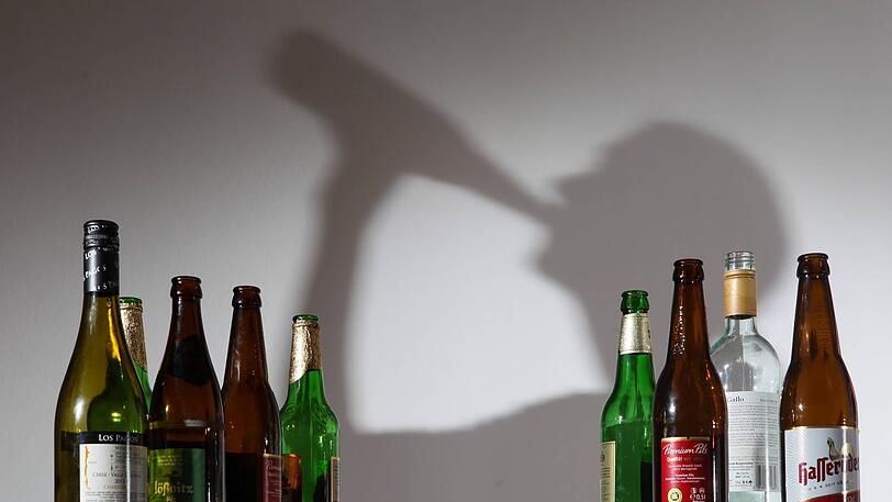 2017 tranken sich in Bayern weniger Jugendliche ins Koma als noch im Jahr zuvor. Die Langzeit-Entwicklung ist allerdings bedenklich.
