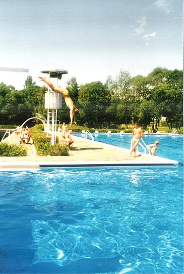 AZ-Leserin Stefanie Moser erinnert sich gern an ihre Jugend im Ungererbad - hier mit einem Bild von 1987.