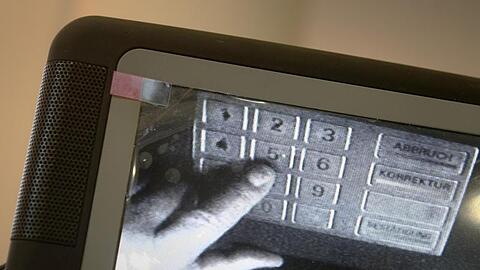 245 Mal manipulierten Datendiebe im Gesamtjahr 2019 bundesweit Geldautomaten für "Skimming"-Versuche. Ein Jahr zuvor hatte es 449 Fälle gegeben.
