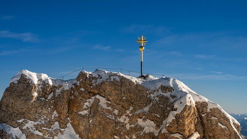 Das Gipfelkreuz auf der Zugspitze. Das Gipfelkreuz auf der Zugspitze.