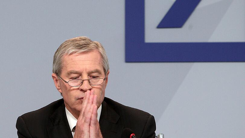 "Deutsche Bank"-Chef Jürgen Fitschen wird Prozessbetrug vorgeworfen "Deutsche Bank"-Chef Jürgen Fitschen wird Prozessbetrug vorgeworfen