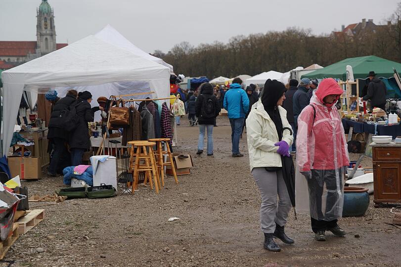 Die Bilder vom BRK Flohmarkt auf der Theresienwiese.