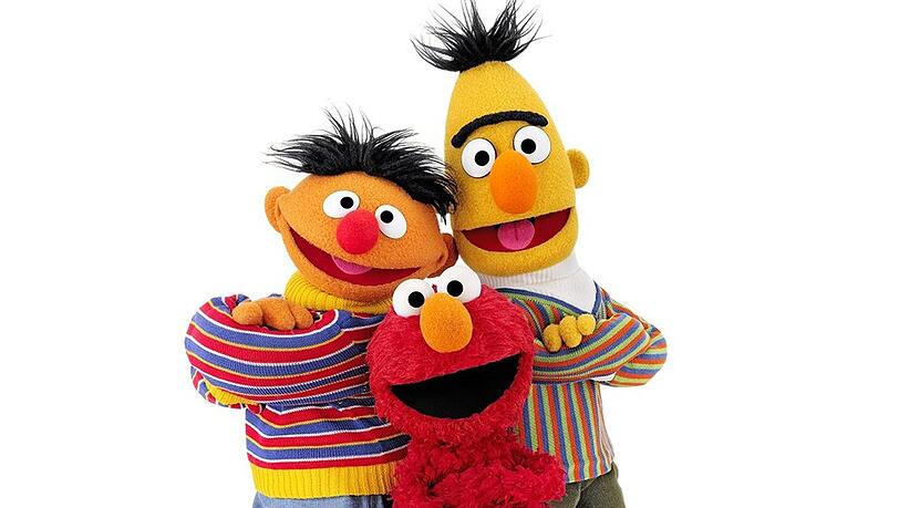 Das Duo Ernie und Bert sowie Elmo (Mitte) gibt es nun auch auf Ukrainisch.