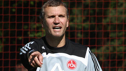 Er kann&rsquo;s noch: Club-Trainer Thomas von Heesen gehorcht der Ball. Nun muss sich zeigen, ob er seine Profis auch im Griff hat.