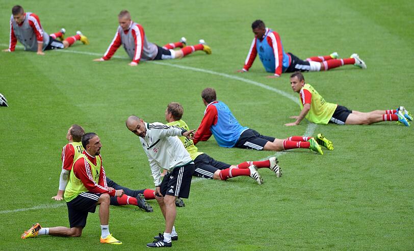Das erste Training unter Pep! Wir zeigen die besten Bilder vom Trainingsauftakt der Bayern!