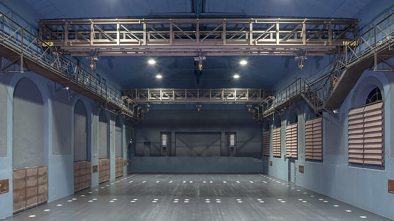 Bleibt die Bühne &ndash; wie hier in der Muffathalle &ndash; leer, muss auch kein Beleuchter ran. Mit jedem Tag ohne Veranstaltung bangt der um seine Existenz.