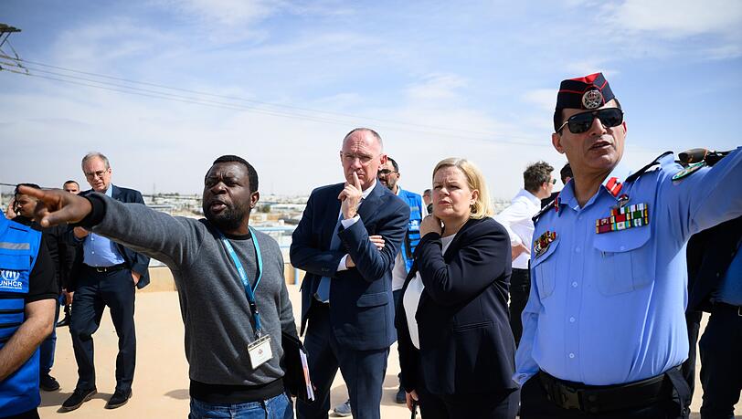 Bundesinnenministerin Nancy Faeser (SPD) und ihr österreichischer Amtskollege, Gerhard Karner, entschieden sich nach der Absage ihrer Reise nach Syrien, in Jordanien das Flüchtlingslager Saatari zu besuchen.
