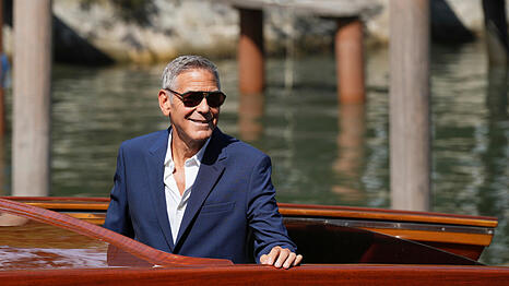 George Clooney auf dem Weg zum Lido.