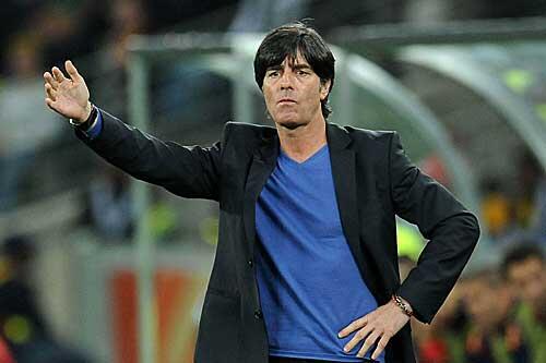 Er findet die richtige Haltung, im Sieg und auch in der Niederlage. Kein Wunder, dass fast alle Deutschen Jogi Löw für einen Gewinner der WM halten.