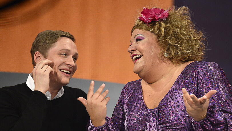 Matthias Schweighöfer und Cindy aus Marzahn 2013 auf der "Wetten, dass..?"-Couch Matthias Schweighöfer und Cindy aus Marzahn 2013 auf der "Wetten, dass..?"-Couch