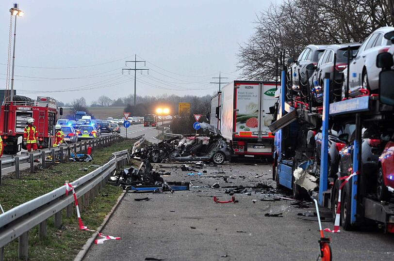 Die Unfallstelle auf der B27 bei Filderstadt (Baden-Württemberg) in Richtung Reutlingen.