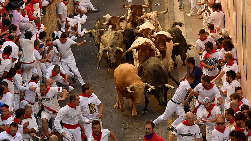 Fragwürdige "Mutprobe": Die Stierhatz in Pamplona.