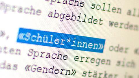 "Sprache befindet sich in einem ständigen Wandel. Das muss sich auch im schulischen Unterricht abbilden können", heißt es von der Gewerkschaft Erziehung und Wissenschaft (GEW).