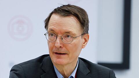 Karl Lauterbach hat neues Liebesglück gefunden.