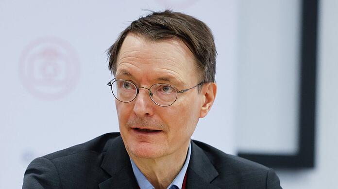 Karl Lauterbach hat neues Liebesglück gefunden.