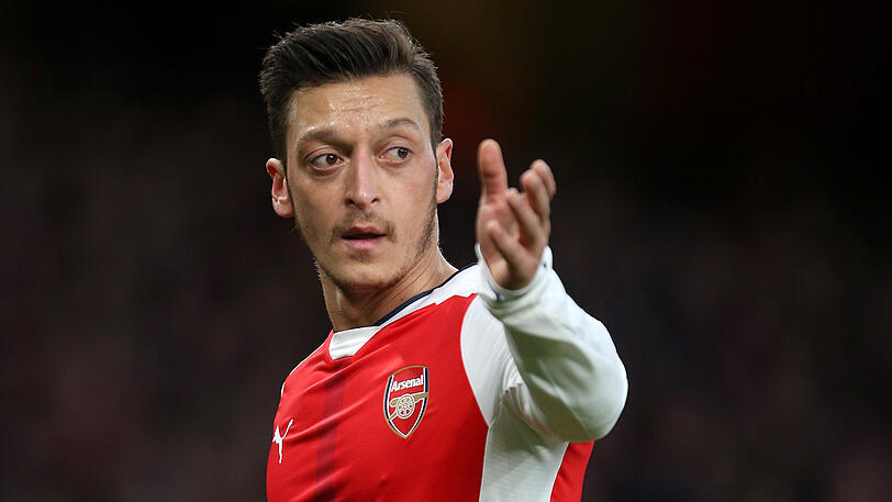Mesut Özils aktueller Vertrag endet Mitte 2018.