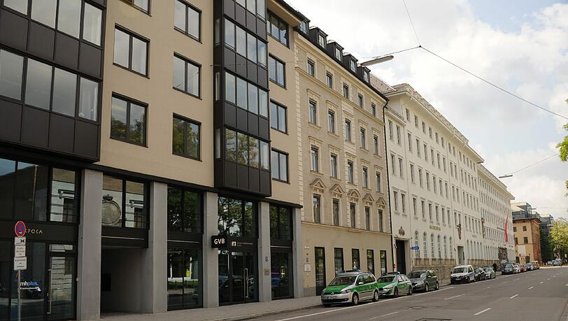 Acht der reservierten Parkplätze will die Polizei freigeben. Acht der reservierten Parkplätze will die Polizei freigeben.