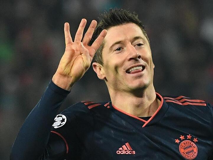 Münchens Robert Lewandowski bejubelt sein Tor zum 0:5. Foto: Sven Hoppe/dpa/Archivbild