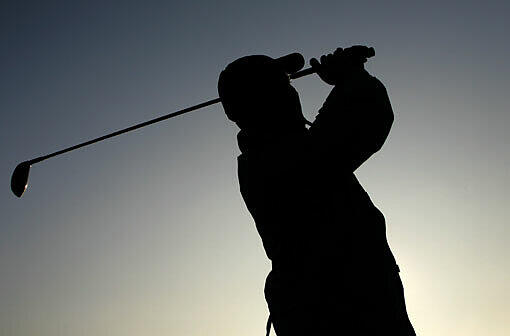 Der Schatten seiner Golf-Vergangenheit: ein Schuldirektor prozessiert.
