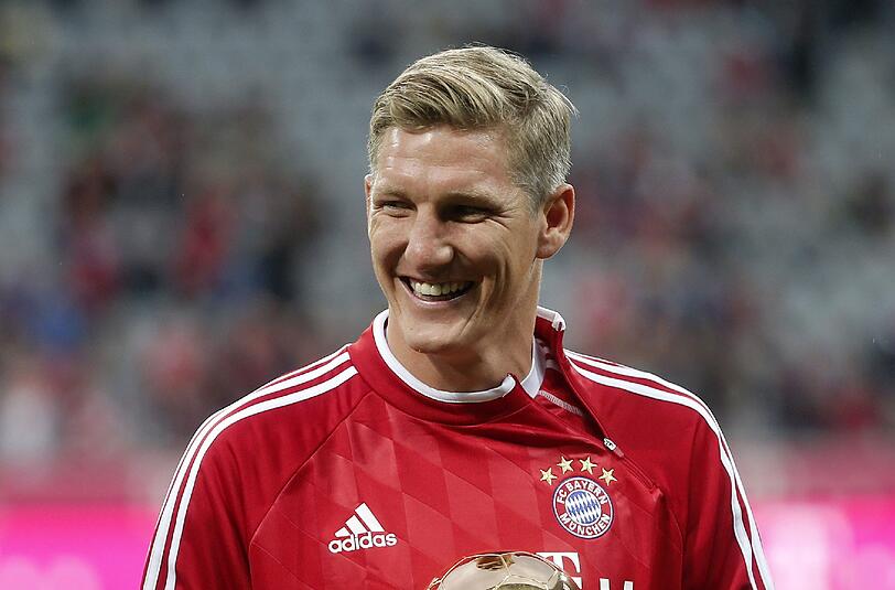 Du hast die Haare schön! Bastian Schweinsteiger kommt mit seiner Frisur gut an.