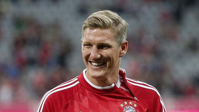 Du hast die Haare schön! Bastian Schweinsteiger kommt mit seiner Frisur gut an. Du hast die Haare schön! Bastian Schweinsteiger kommt mit seiner Frisur gut an.