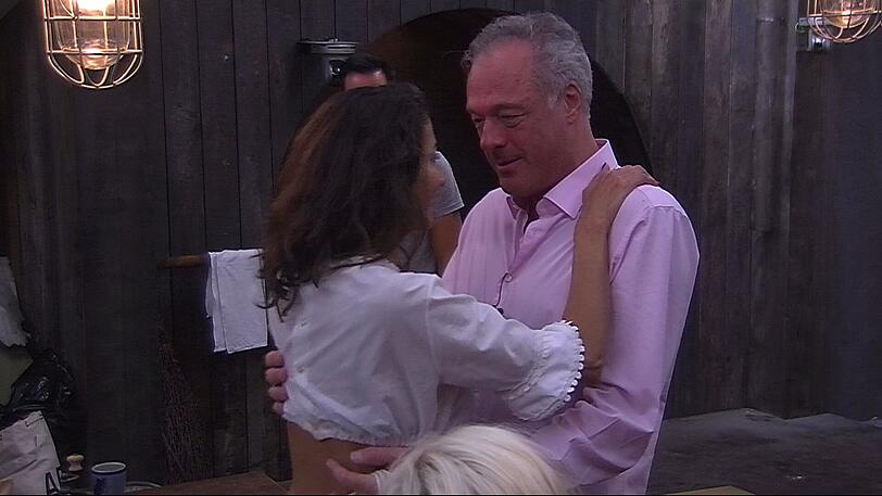 Tag 5 bei Promi Big Brother: Ronald Schill muss nach unten in den Keller und trifft auf Janina.