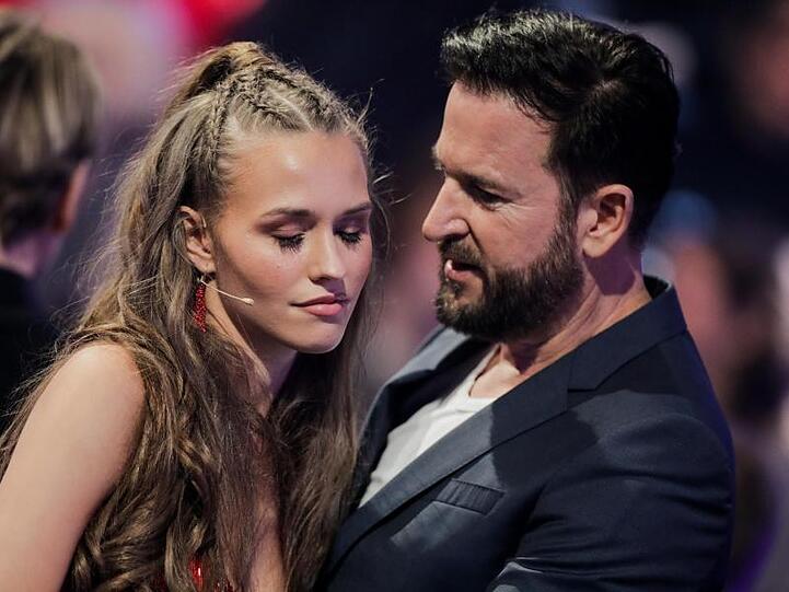 Laura Müller und Michael Wendler in einer Werbepause der RTL-Tanzshow "Let's Dance" im Coloneum.